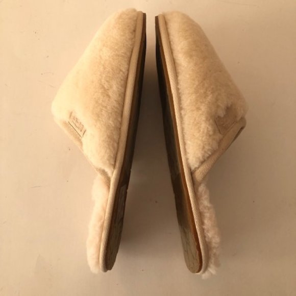UGG Fluffette Slipper. Size: 7, 8, 9, 10 - Picture 7 of 12